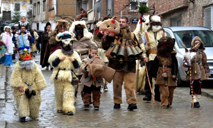 Над 13 000 участници на Международния фестивал "Сурва" в Перник